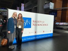 Clara and Cassie at the Society for Neuroscience conference.